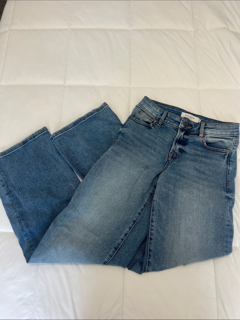 Hidden Wide-Leg Jeans